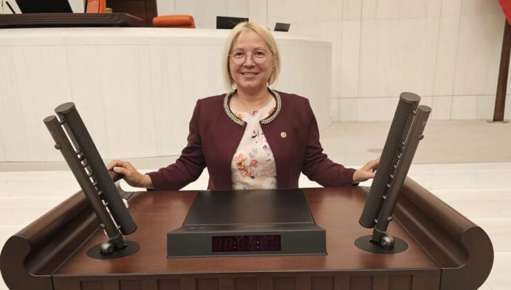 MİLLETVEKİLİ NURTEN YONTAR  ÖĞRETMENLERİN KIYAFET UYGULAMASINA TEPKİ GÖSTERDİ
