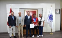 Tekirdağ’lı Millî Atlet Emirhan AKÇAKOCA’dan Rektör Şahin’e Ziyaret