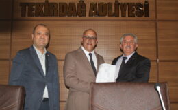 CHP İL BAŞKANI VE YÖNETİMİ MAZBATAYI ALDI