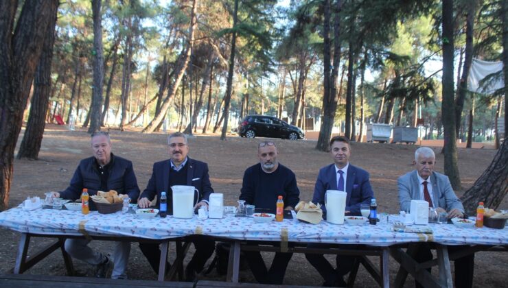 REKTÖRÜN PİKNİĞİNE GAZETECİLERDEN TARİHİ İLGİ