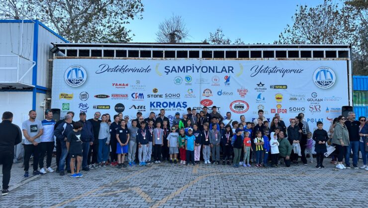 TROFESİ YARIŞLARINDA DERECEYE GİREN SPORCULAR ÖDÜLLERİNİ ALDI