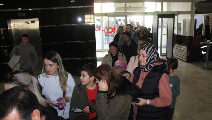 MOĞOLİSTAN DEVLET SİRKİNDE İZDİHAM