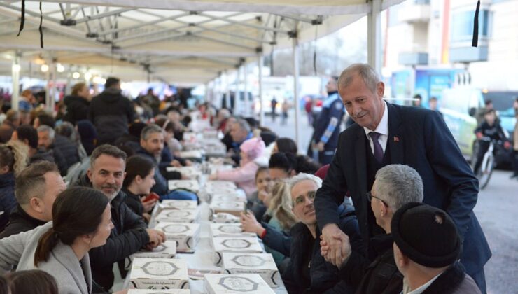 Gönül Sofraları her gece başka bir mahallede kuruluyor