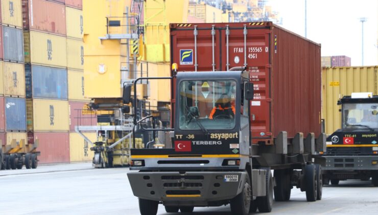 ASYAPORT’UN YÜKÜNÜ KADINLAR TAŞIYOR
