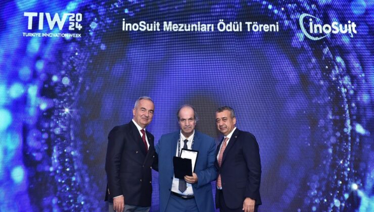 PROF.DR.BÜLENT EKER’E BAŞARI PLAKETİ