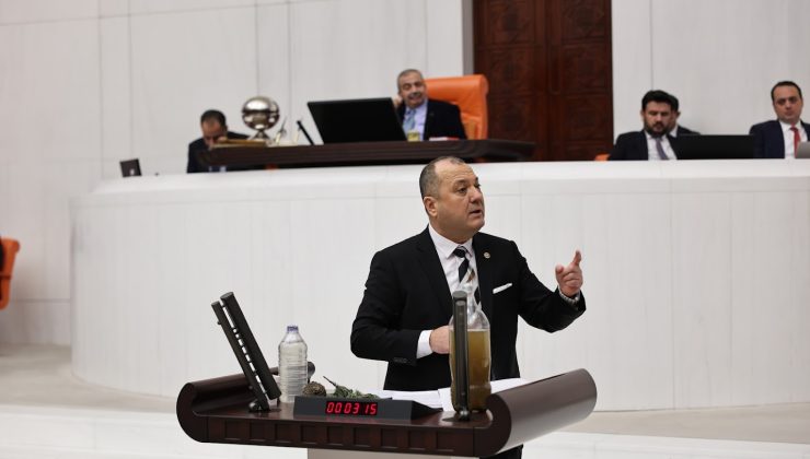 AYGUN, ERGENE’NİN KİRLİ SUYUNU, PET ŞİŞE İÇİNDE ÇEVRE BAKANI MURAT KURUM’UN ÖNÜNE BIRAKTI!