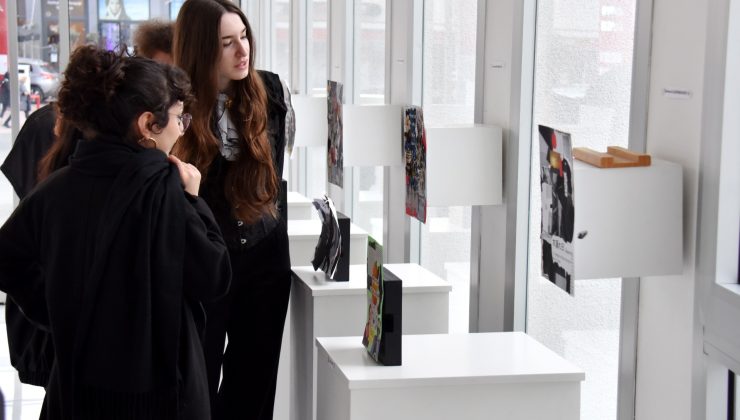 Üniversite Öğrencileri Eserlerini Süleymanpaşa Sanat ve Tasarım Galerisi’nde Sergiledi