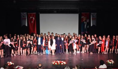 Tekirdağ Sınav Anadolu Lisesi İlk Mezunlarını Coşkulu Bir Törenle Uğurladı