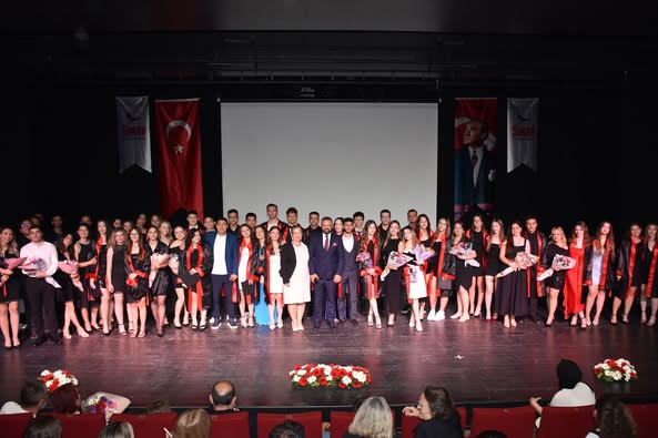Tekirdağ Sınav Anadolu Lisesi İlk Mezunlarını Coşkulu Bir Törenle Uğurladı