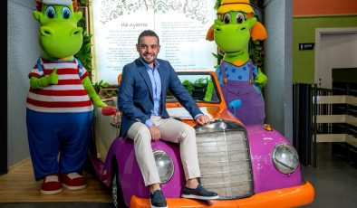 TEKİRDAĞLI MUSTAFA DAL DÜNYAYA EĞLENCE SATIYOR