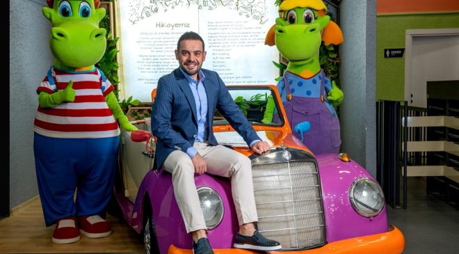 TEKİRDAĞLI MUSTAFA DAL DÜNYAYA EĞLENCE SATIYOR