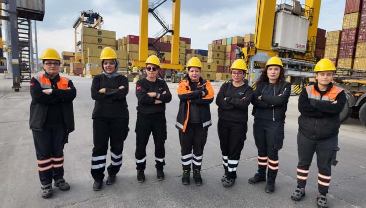 Asyaport’ta Kadınlar Limanın Yükünü Omuzluyor