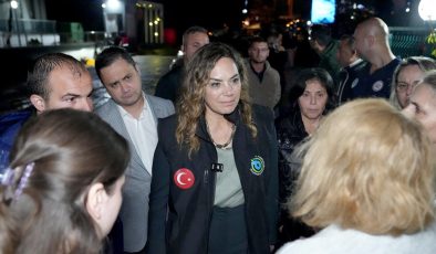 ANİ BASTIRAN SAĞANAK SONRASINDA BÜYÜKŞEHİR VE TESKİ EKİPLERİ SEFERBER OLDU