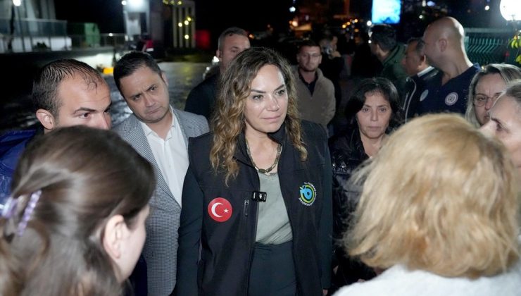 ANİ BASTIRAN SAĞANAK SONRASINDA BÜYÜKŞEHİR VE TESKİ EKİPLERİ SEFERBER OLDU