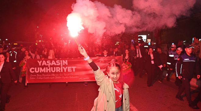 Cumhuriyet Kortejinde Bayram Coşkusu Sele Dönüştü