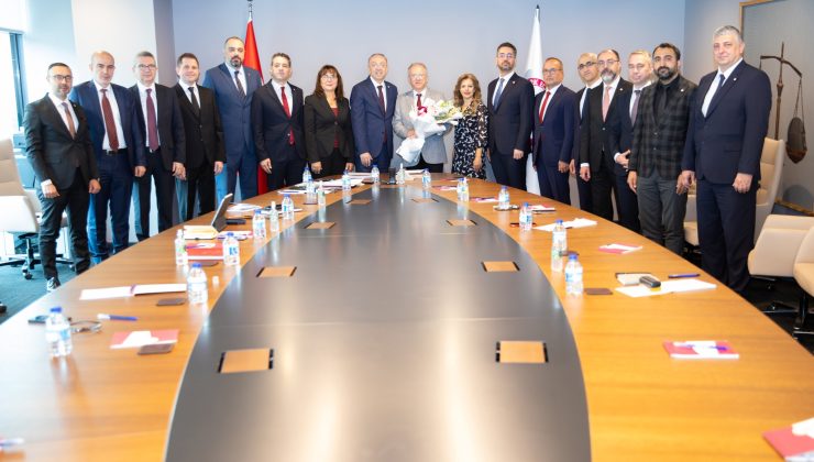 TOLGA ÇETİNKAYA TÜRK ECZACILARI BİRLİĞİNİN SAYMANI OLDU