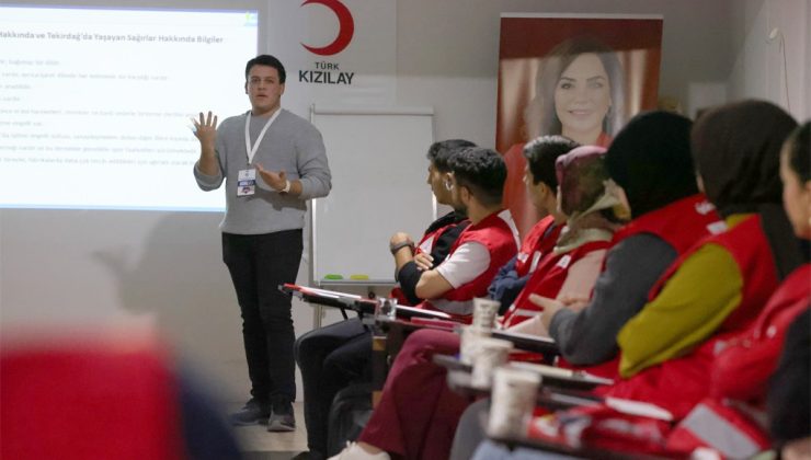 BÜYÜKŞEHİR’DEN KIZILAY GÖNÜLLÜLERİNE İŞARET DİLİ EĞİTİMİ