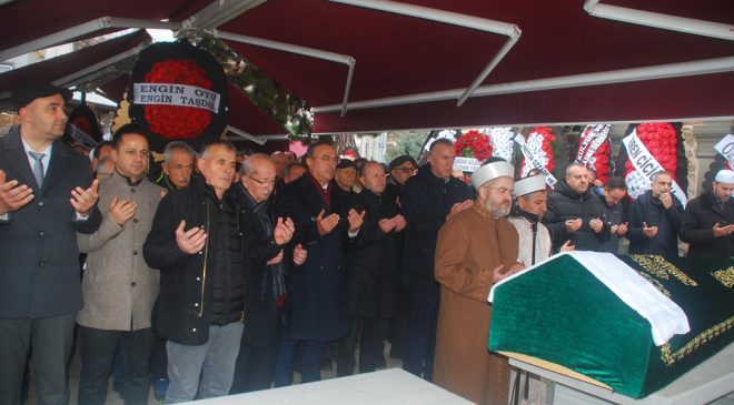 Mavi Gözlü Kent Benzetmesinin İsim Babası Öksel Demir Defnedildi