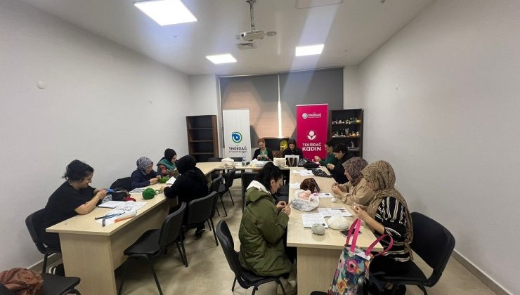 ÇERKEZKÖY’DE KADINLARIN EL EMEĞİ SEVGİYLE ÖRÜLDÜ