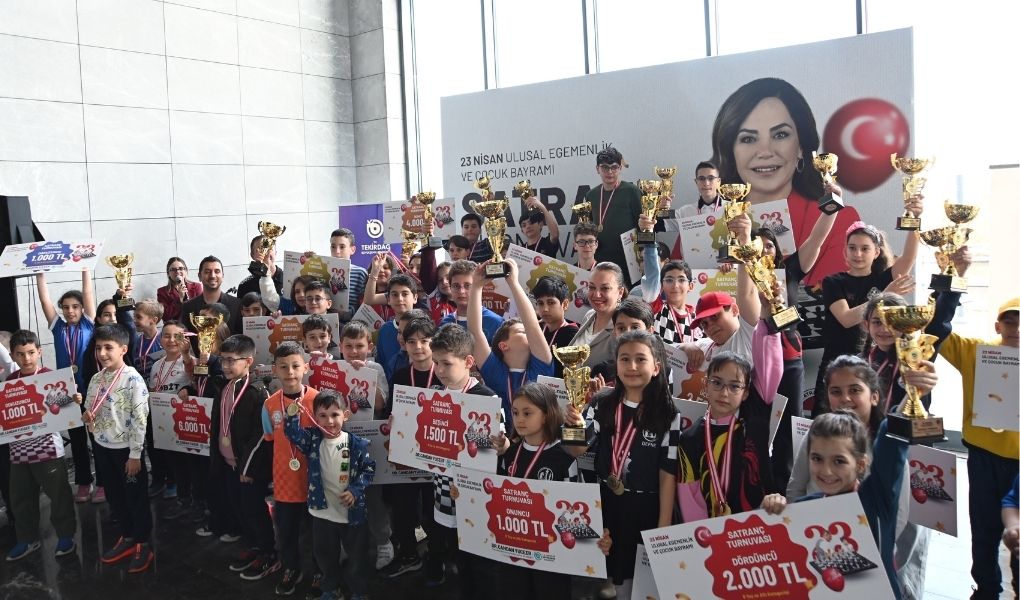 TEKİRDAĞ’DA HAMLELER 23 NİSAN İÇİN YAPILDI, SATRANÇ TURNUVASINDA ŞAMPİYONLAR BELİRLENDİ