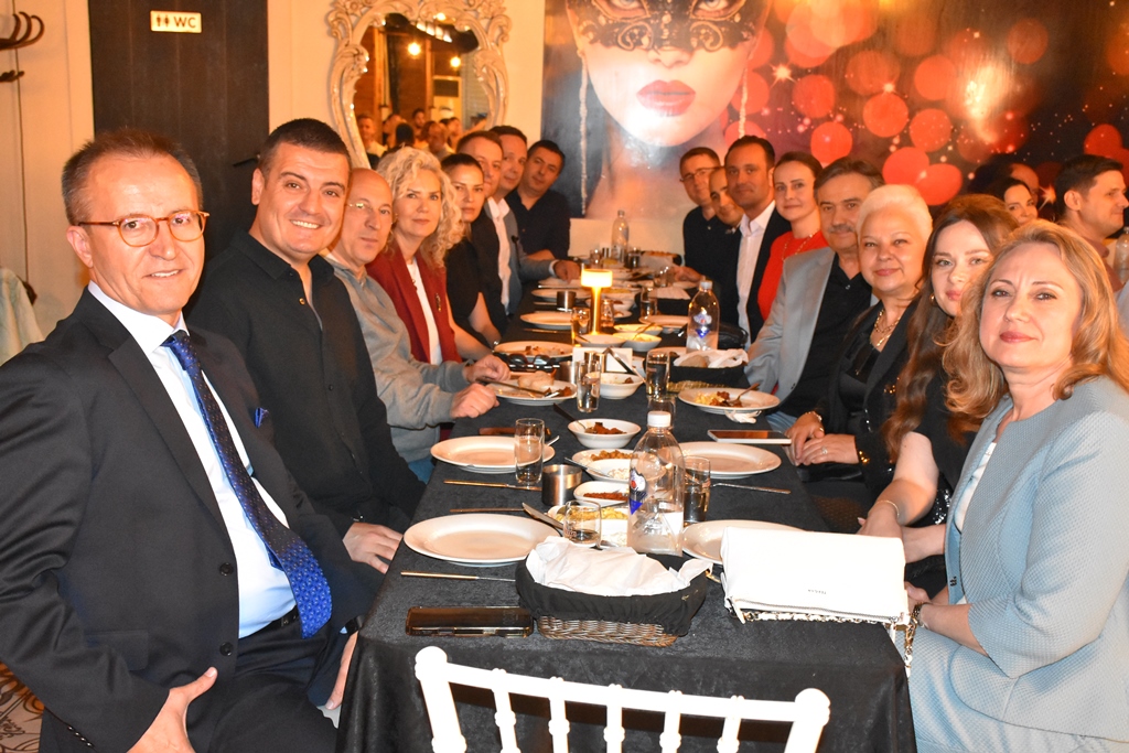 KOÇER ESKİ PERSONELİYLE EMEKLİLİK YEMEĞİNDE BULUŞTU