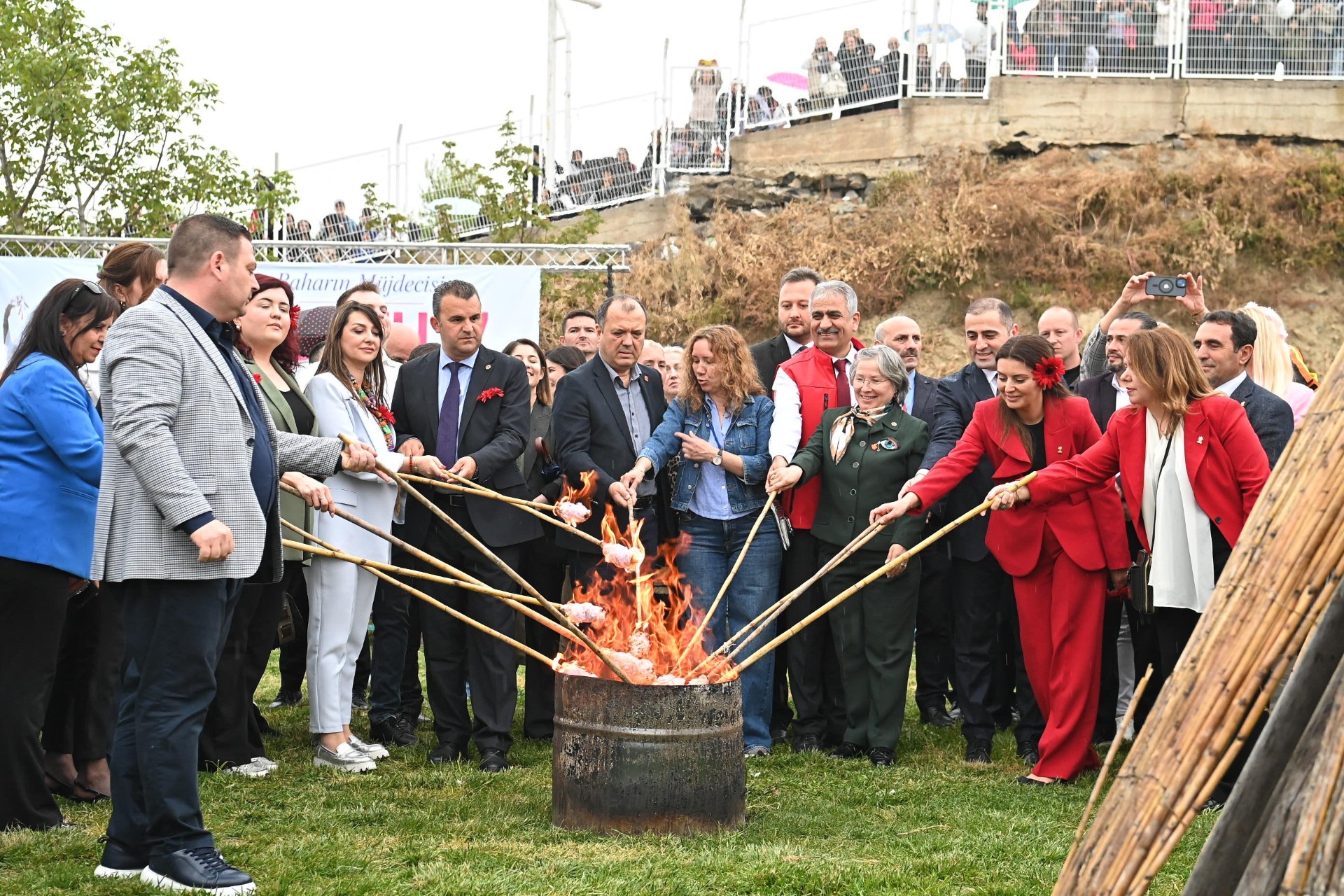 Kakava Şenliğine Muhteşem Açılış