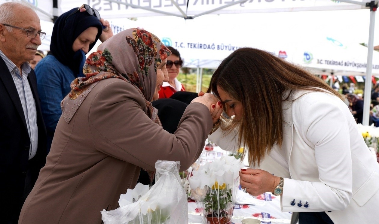 CANDAN BAŞKAN ÇERKEZKÖY’DE ANNELERİN MUTLULUĞUNA ORTAK OLDU
