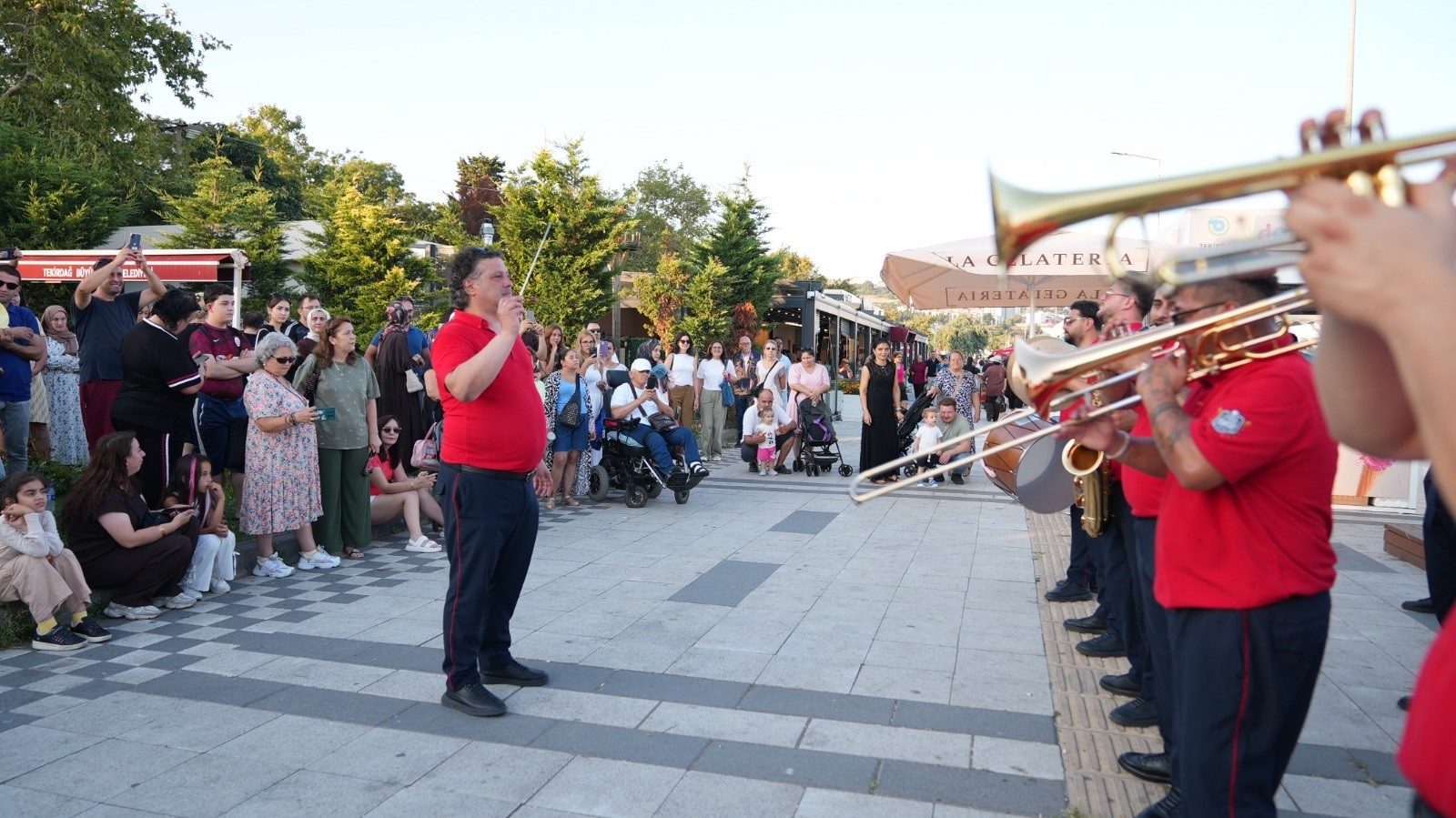 “YAZ KONSERLERİ” MÜZİK COŞKUSUNU İLÇELERE TAŞIYOR