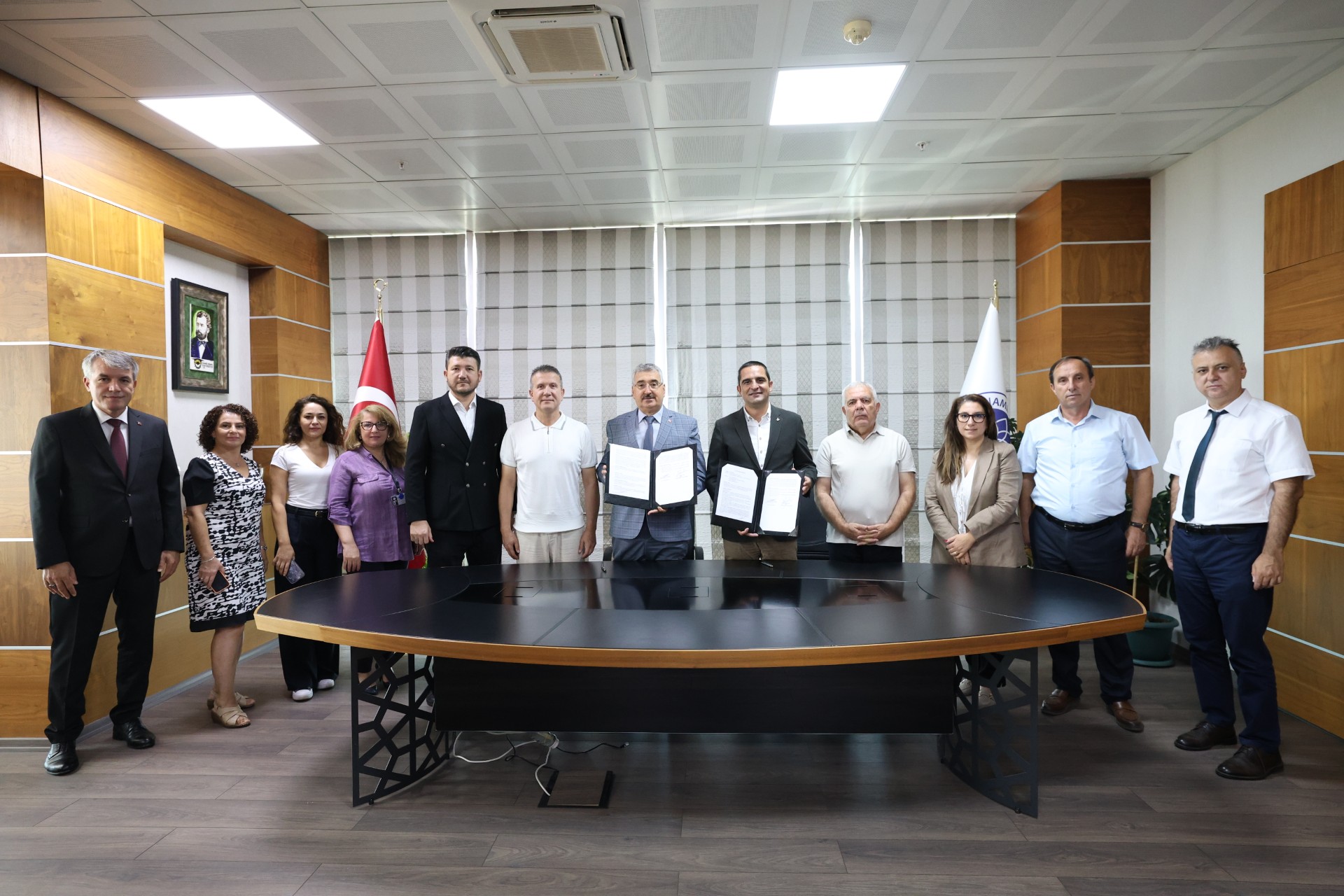 NKÜ İLE YAPI VE KREDİ BANKASI A.Ş. VE ETİSAN PROJE ARASINDA BİR DİZİ İŞ BİRLİĞİ İÇEREN PROTOKOL İMZALANDI
