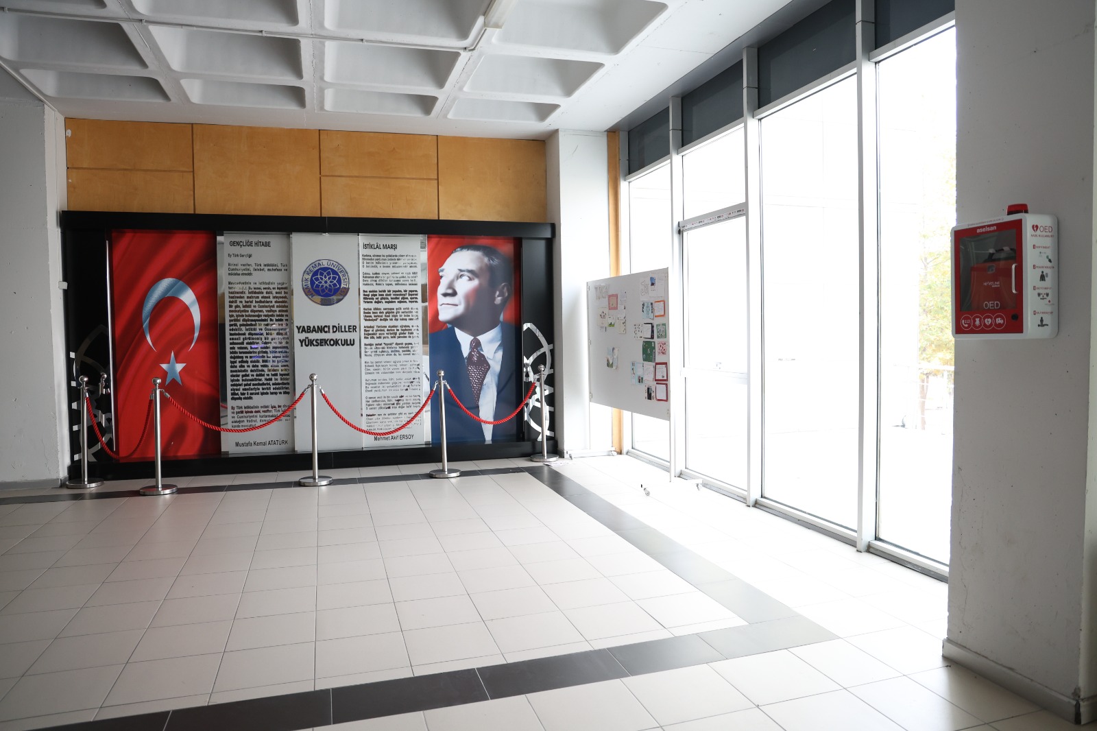 “GÜVENLİ KAMPÜS PROJESİ” KAPSAMINDA TEKİRDAĞ NKÜ MERKEZ KAMPÜSÜNDEKİ ÇEŞİTLİ NOKTALARA OTOMATİK EXTERNAL DEFİBRİLATÖR (OED) YERLEŞTİRİLDİ